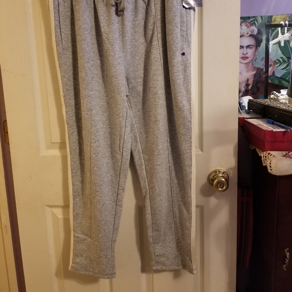 CLEARANCE** Authentic Champion Drawstring Cropped Sweatpants - Picture 2 of 7